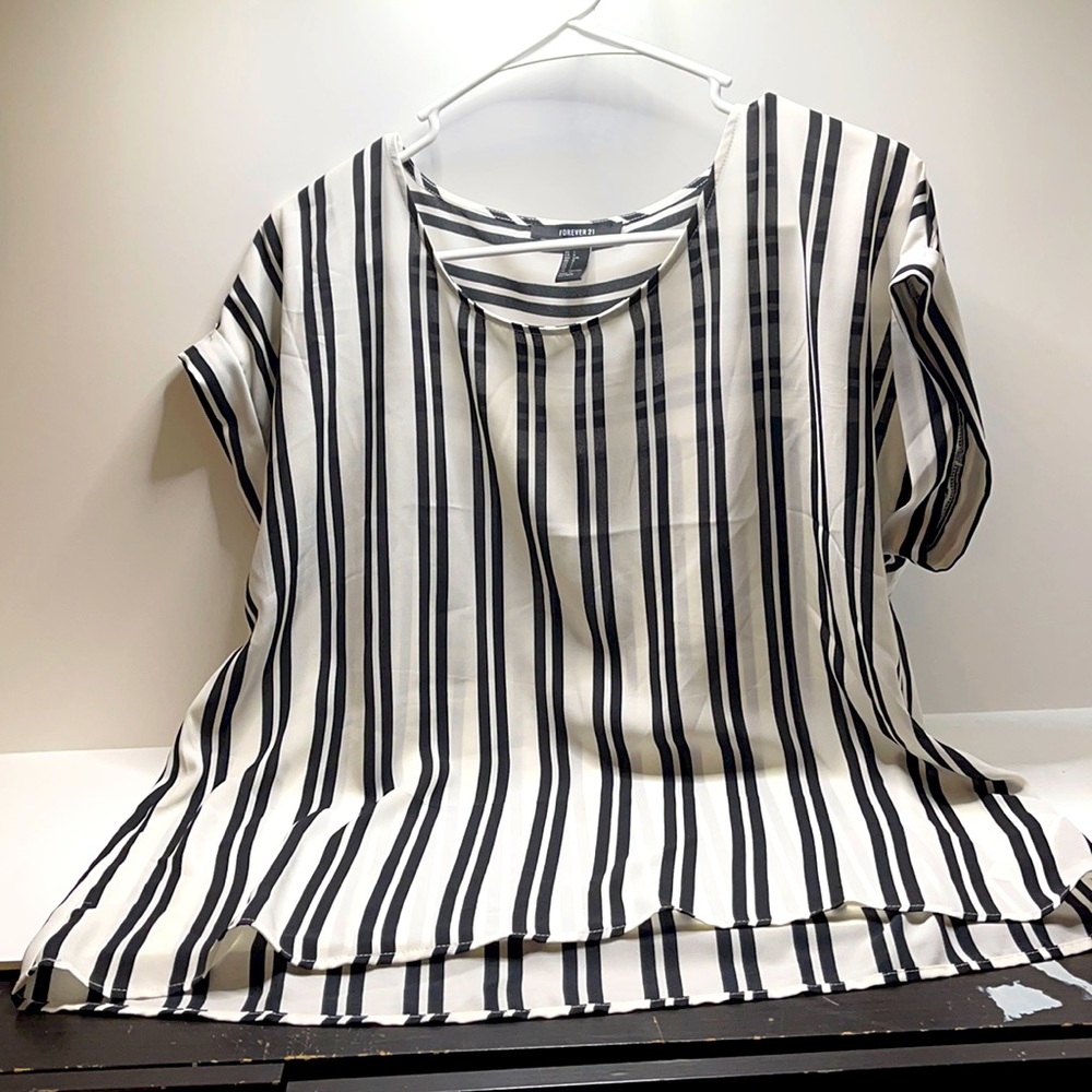 Used forever 21 large black/white stripped cap sleeve blouse